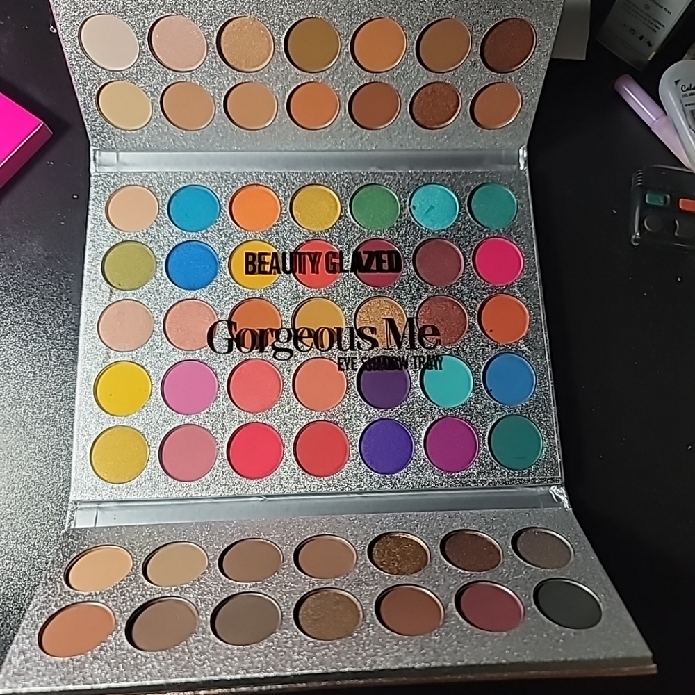 Beauty glazed palleta gorgeous me 63 colors